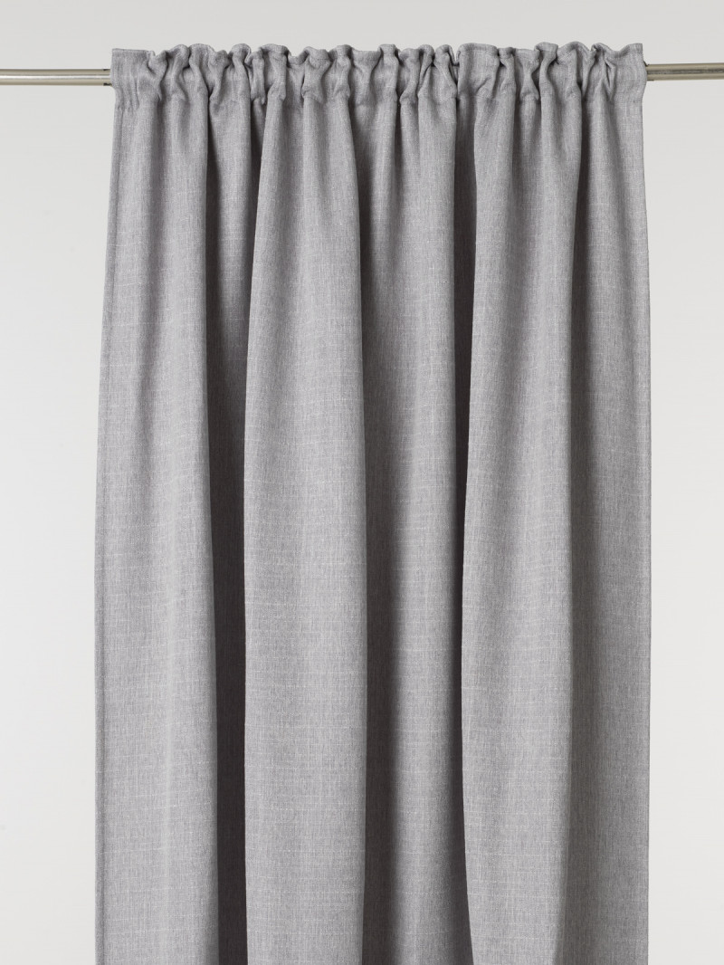 Gardinlängd Gry ljusgrå mörkläggning