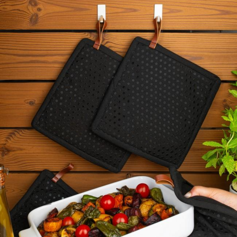 Potholder with pocket and silicon dots