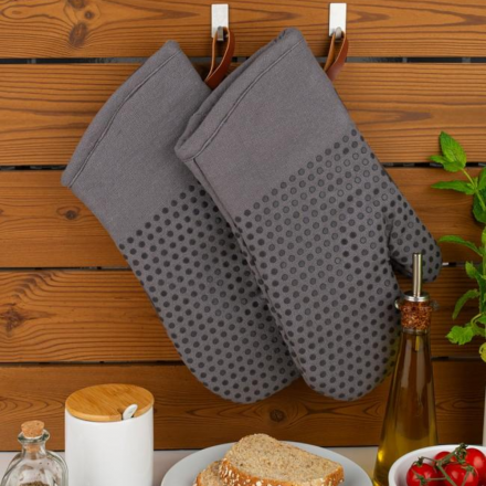 Oven glove with silicon dots